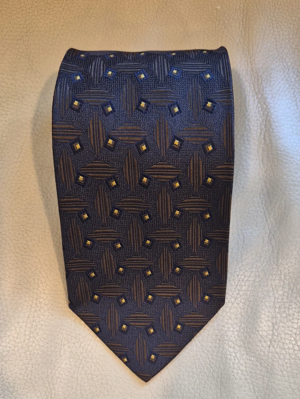 Ermenegildo Zegna Silk Made In Italy Brown Geometric Pattern Tie.
